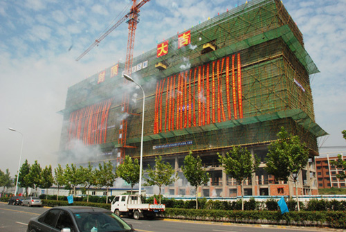 金星機(jī)電產(chǎn)業(yè)園1#生產(chǎn)樓舉行封頂儀式